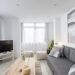 https://urbe10-angel-ganivet-2-bedrooms-apartment.es-andalucia.com